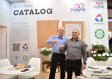 Eyal Kleinberger and Haim Rosenblum of Hishtil. They took another step by creating a digital catalog and a small one with QR codes of recycled paper. “It saves paper, printing and so one.” And this is just one of their steps to go to 100% organic. On top of that, they are also working on becoming more sustainable. They, for example also installed more solar panels. More about their initiatives later on FloralDaily. At the show, they presented their three Growflow, Durabello and last year, Double Marvel.